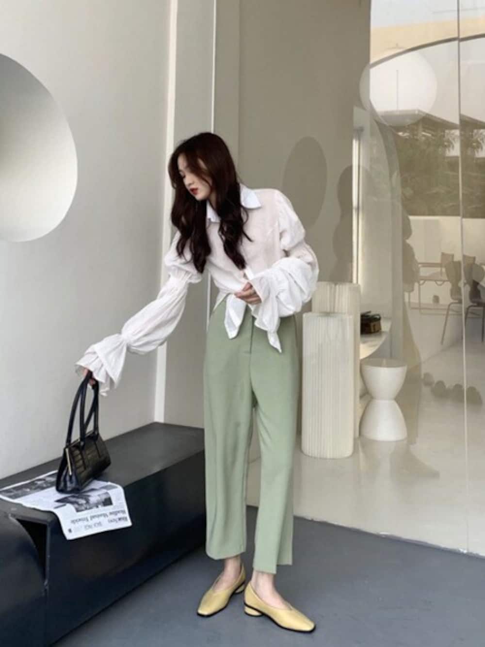 「フラットシューズ、韓国、春、春コーデ、オトナカジュアル、韓国ファッション、オトナ女子」｜「HALEY PESCAのHALEY PESCA/スクエアヘッドカジュアルフラットシューズ（パンプス、イエロー系）」を使った、CERCAさん（レディース・160cm）の春コーディネートの1枚目の写真