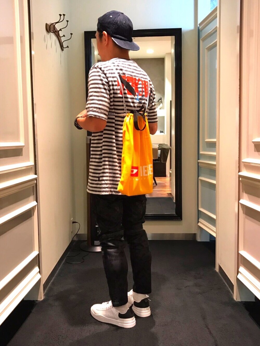 「デニム、ディーゼル、デニムキャンペーン、スタッフバッグ、ノベルティ、ボーダー」｜「DIESELのMEN’S　ボーダー半袖Tシャツ（Tシャツ/カットソー、ホワイト系）」を使った、50481さん（メンズ・165cm）の夏コーディネートの1枚目の写真