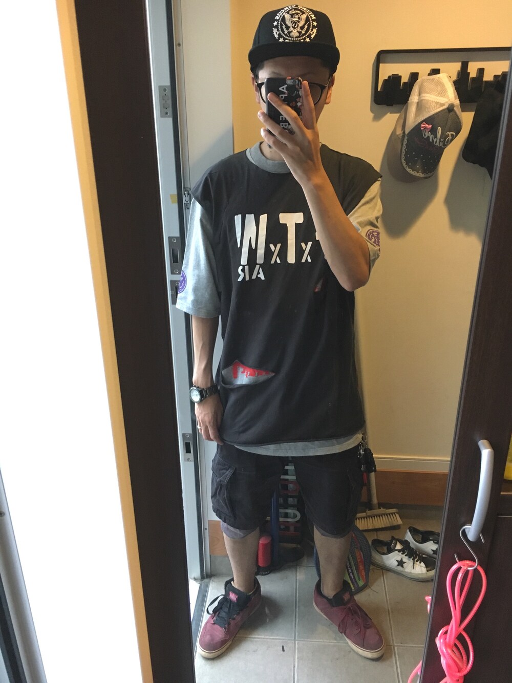 「Hex Anti Styleのアイテム（Tシャツ/カットソー、グレー系）」を使った、FULLMoon1212!さん（メンズ・183cm）の夏コーディネートの1枚目の写真