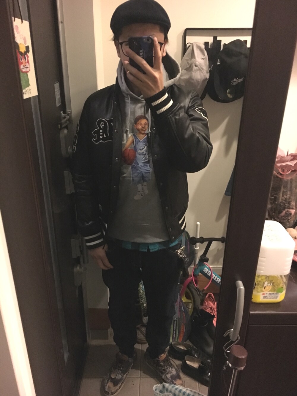 「APPLEBUMのアイテム（パーカー、グレー系）」を使った、FULLMoon1212!さん（メンズ・173cm）の冬コーディネートの1枚目の写真
