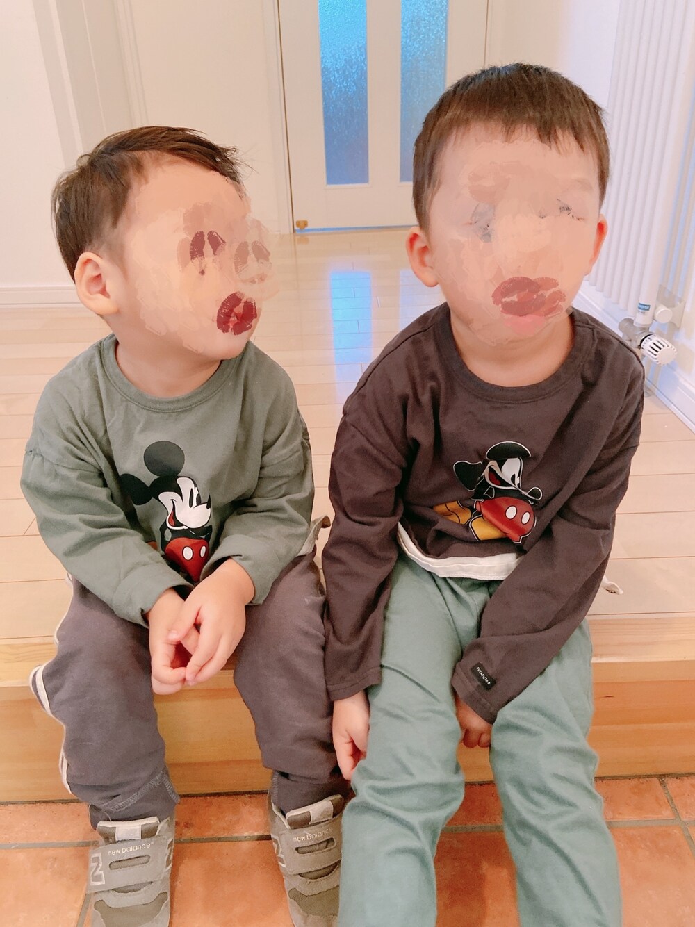 「リンクコーデ、くすみカラー、はるコーデ、兄弟コーデ、男の子、男の子コーデ、4歳、2歳」｜「futafutaのアイテム（Tシャツ/カットソー、グリーン系）」を使った、3KidsMam・×・さん（キッズ・100cm）の春コーディネートの1枚目の写真