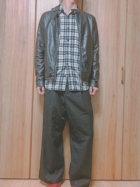 「白黒」｜「アイテム（ライダースジャケット）」を使った、いぶ.さん（メンズ・170cm）の春コーディネート