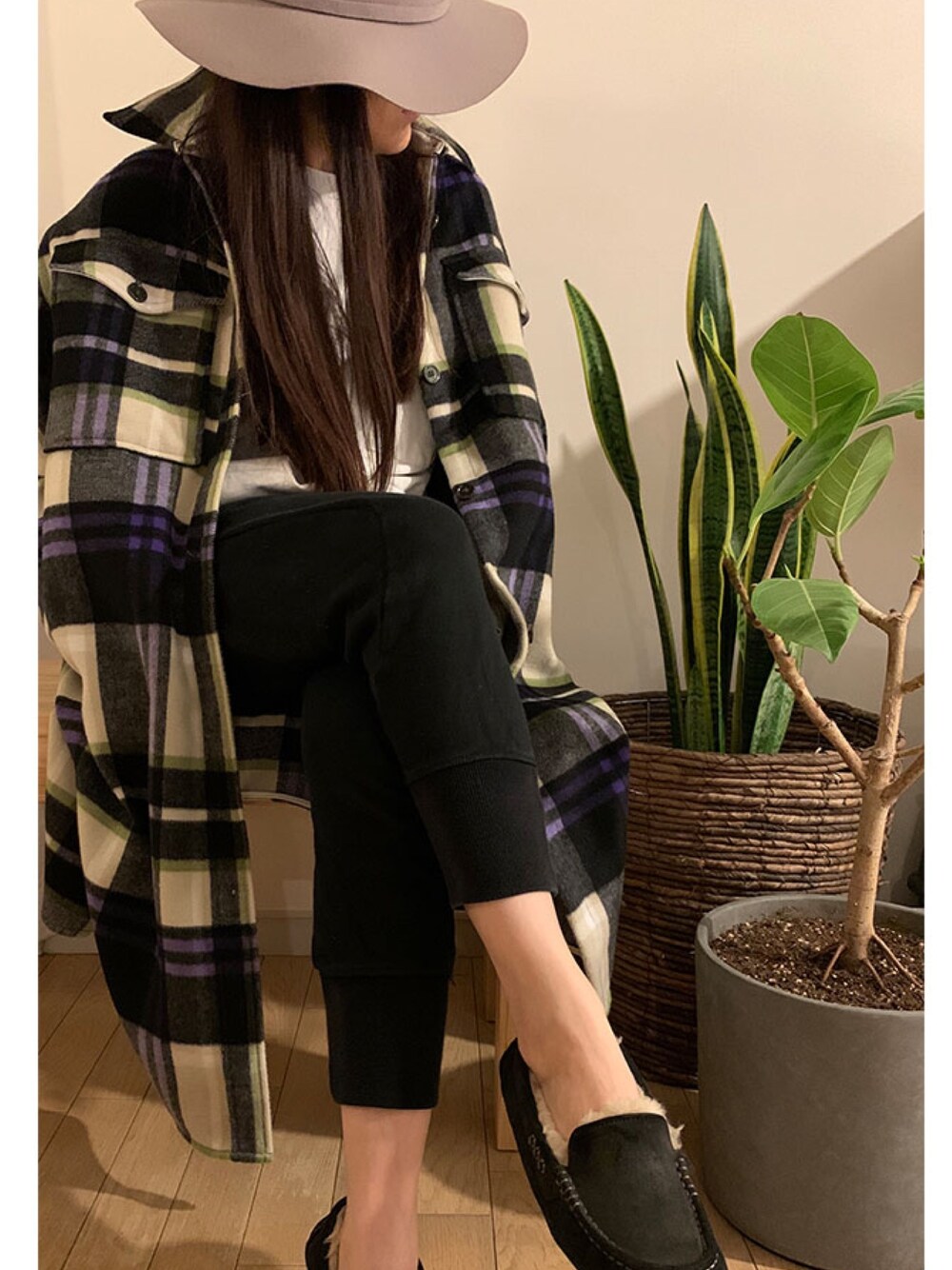 「秋コーデ、休日コーデ、オトナカジュアル、カジュアルコーデ、UNIQLO、チェックシャツ、ネルシャツ、ZARA」｜「ZARAのアイテム（シャツ/ブラウス、パープル系）」を使った、tmk_pさん（レディース・163cm）の秋コーディネートの1枚目の写真