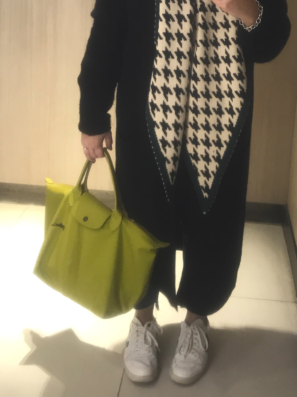 「happyfriday」｜「LONGCHAMPのアイテム（トートバッグ、イエロー系）」を使った、paaanda1666さん（レディース・154cm）の冬コーディネートの1枚目の写真