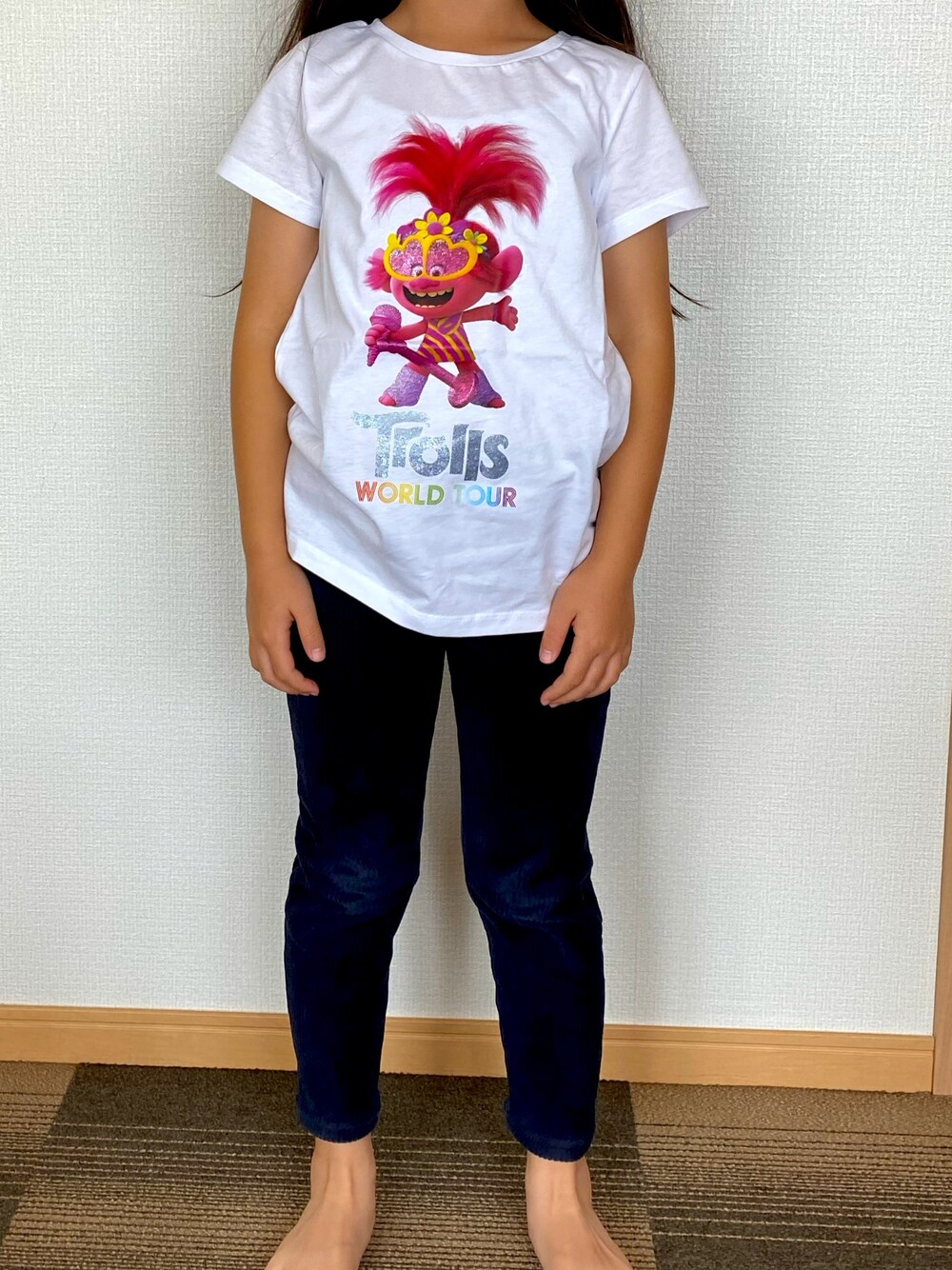 「トロールズ」｜「H&Mのアイテム（Tシャツ/カットソー、ホワイト系）」を使った、a_rさん（レディース・158cm）の秋コーディネートの1枚目の写真