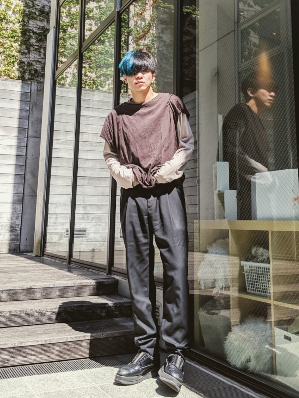 「JIL SANDERのアイテム（スラックス、ブラック系）」を使った、峰田大暉さん（メンズ・173cm）の春コーディネートの1枚目の写真