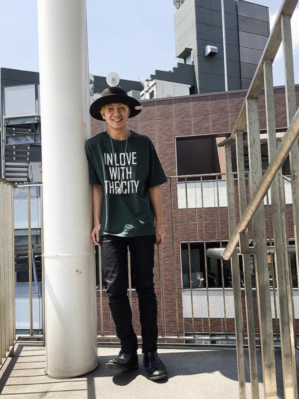 「GUのアイテム（Tシャツ/カットソー、グリーン系）」を使った、峰田大暉さん（メンズ・173cm）の夏コーディネートの1枚目の写真