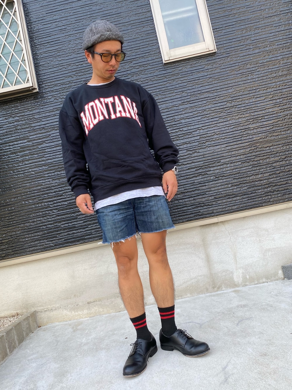 「カジュアルコーデ、シンプルコーデ、アメカジ、革靴、デニムショートパンツ、Levi's、レイバラーシューズ、スウェット、ZOZOTOWN、秋のコーデ」｜「Levi'sのアイテム（パンツ、ブルー系）」を使った、HAMAさん（メンズ・165cm）の秋コーディネートの1枚目の写真