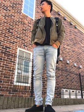 「H&M（エイチ・アンド・エム）のアイテム（デニムパンツ、ブルー系）」を使った、mottyさん（メンズ・172cm）の春コーディネート