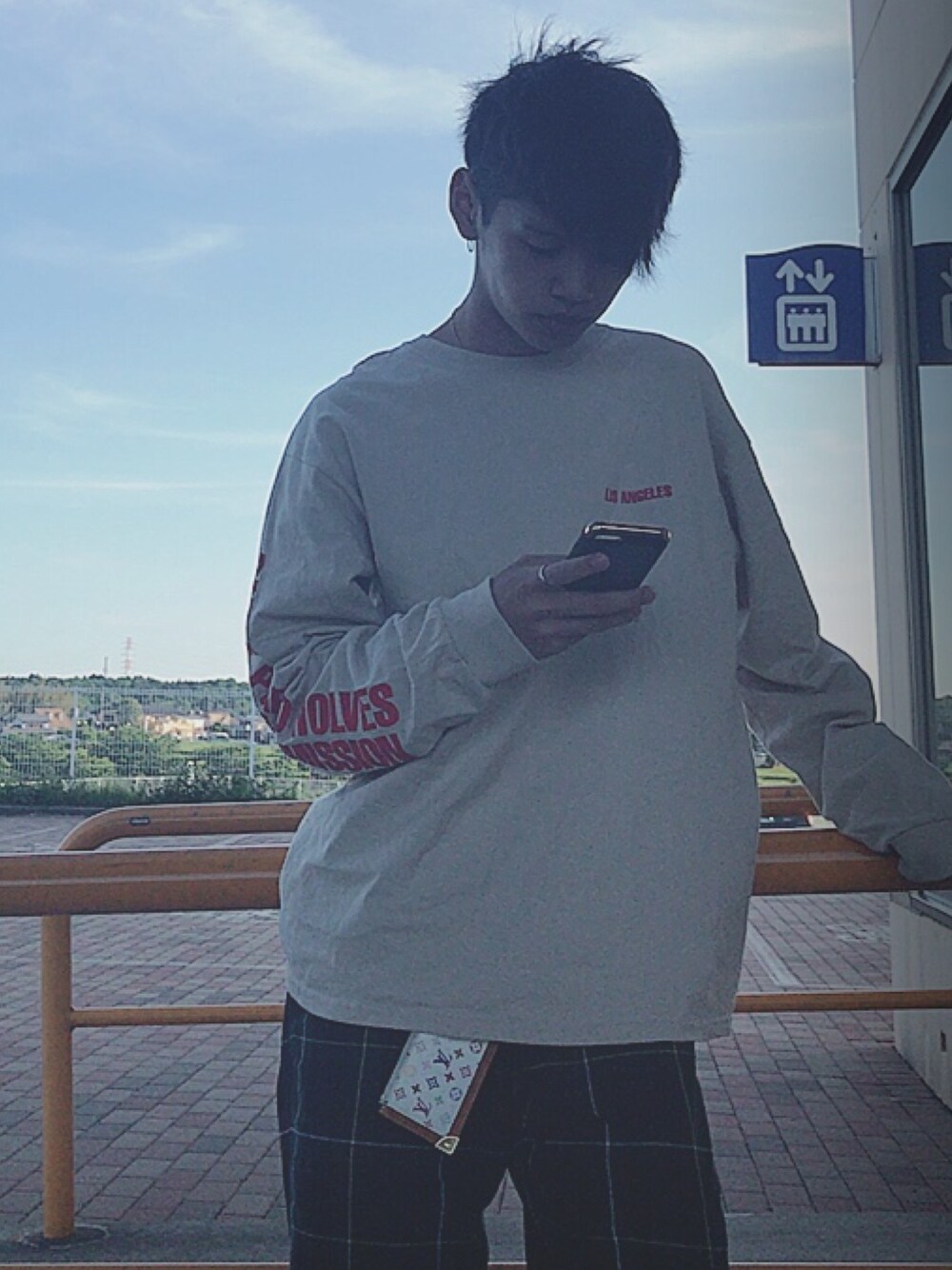 「個性派、カジュアル、ストリート、古着」｜「PABLOのアイテム（スウェット、ベージュ系）」を使った、Hiiroさん（メンズ・173cm）の春コーディネートの1枚目の写真