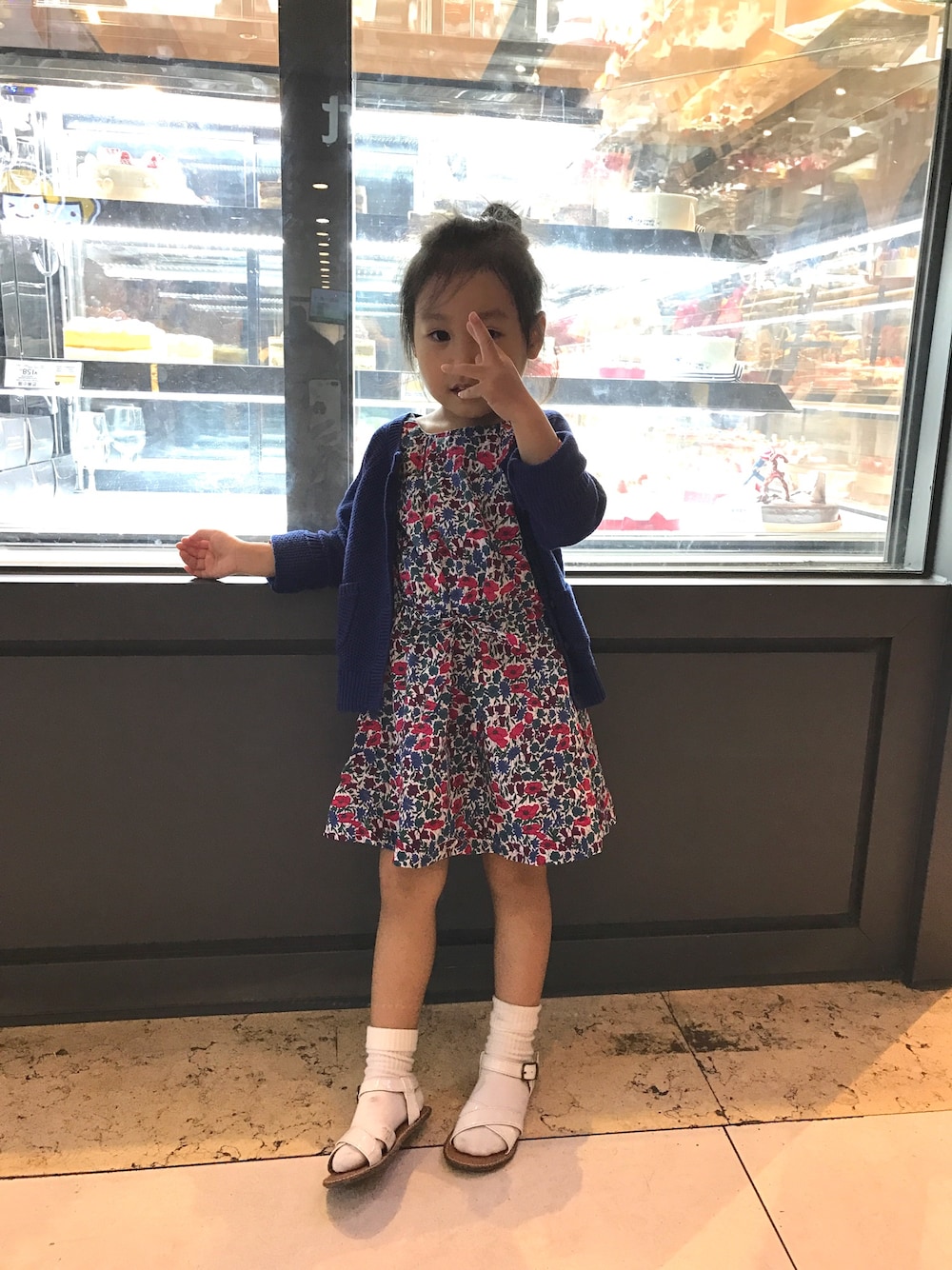 「Jacadiのアイテム（ワンピース、ホワイト系）」を使った、Wookidookiさん（キッズ・100cm）の夏コーディネートの1枚目の写真