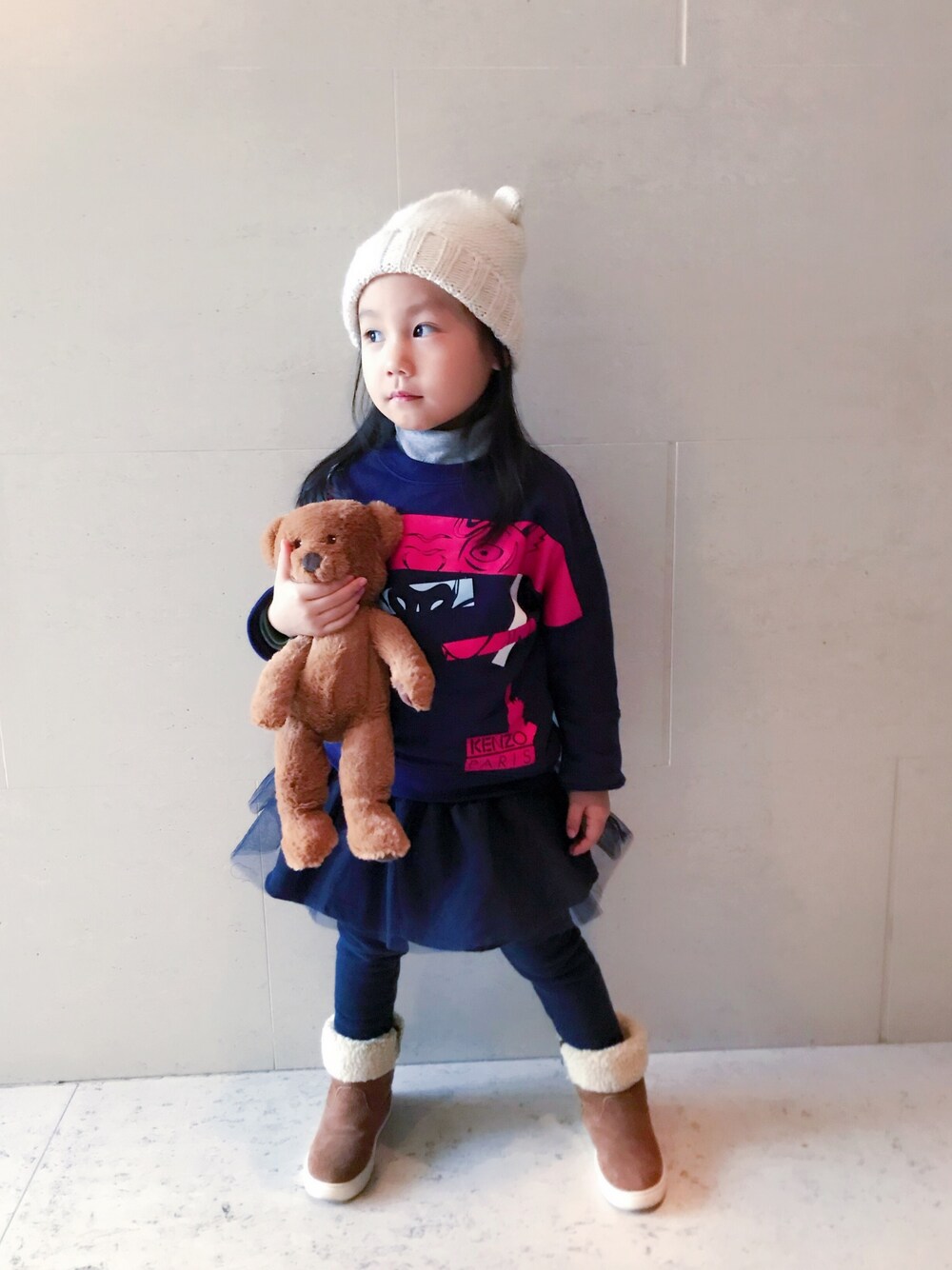 「ZARA KIDSのアイテム（ニットキャップ/ビーニー、ベージュ系）」を使った、Wookidookiさん（キッズ・100cm）の冬コーディネートの1枚目の写真