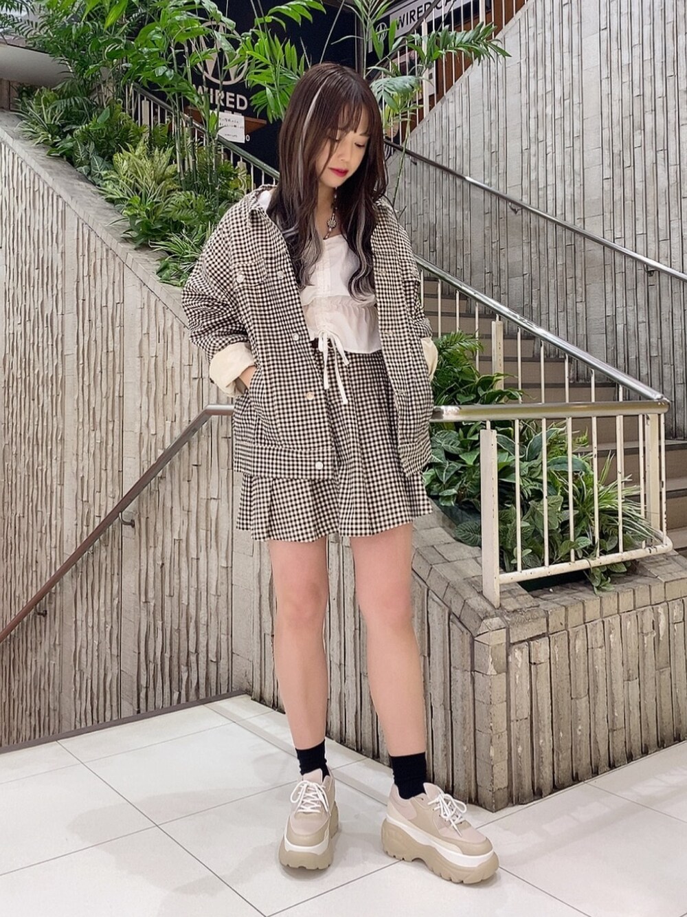 「春、休日スタイル、春カラースタイル、ギンガムチェック、セットアップ、低身長コーデ、春コーデ」｜「WCのアイテム（スカート、ベージュ系）」を使った、유리키(ゆりき)さん（レディース・154cm）の春コーディネートの1枚目の写真
