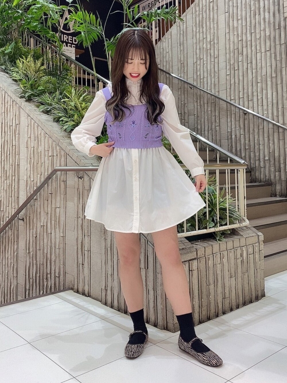 「春コーデ、オトナ女子、低身長コーデ、プチプラ、春色、ビスチェ、ワンピース、カンフーシューズ、パステル映える春」｜「WEGOのアイテム（Tシャツ/カットソー、ホワイト系）」を使った、유리키(ゆりき)さん（レディース・154cm）の春コーディネートの1枚目の写真