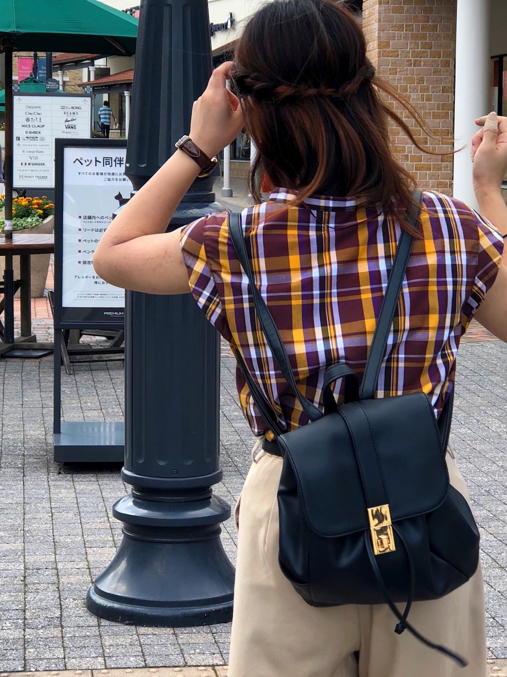 「プチプラ、おしゃれさんと繋がりたい、GU、ootd、柄シャツ、ノースリーブ、夏コーデ、大人カジュアル、シャツスタイル」｜「Daniel WellingtonのDaniel Wellington / ダニエルウェリントン CLASSIC ST ANDREWS(ST MAWES)（アナログ腕時計、ブラウン系）」を使った、Aoiさん（レディース・157cm）の夏コーディネートの1枚目の写真