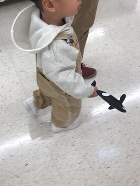 「Carhartt（カーハート）のアイテム（オールインワン・サロペット）」を使った、Hi_90さん（キッズ・90cm）の秋コーディネート