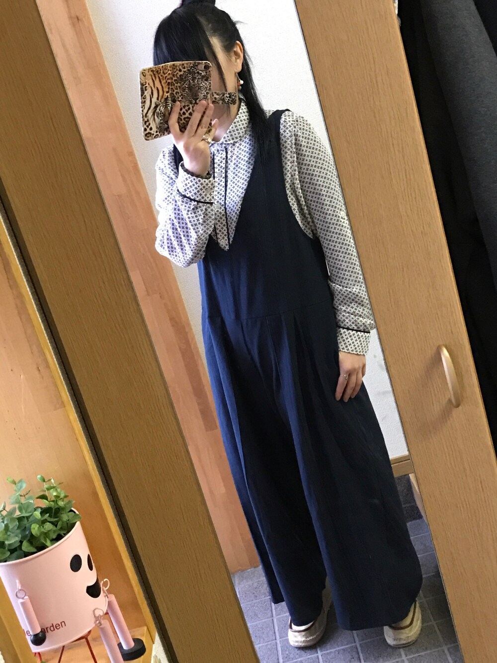 「カジュアル、GU、シャツスタイル、ハーフアップお団子、ダイソー、柄シャツ」｜「GUのアイテム（シャツ/ブラウス、ホワイト系）」を使った、ハルさん（レディース・153cm）の春コーディネートの1枚目の写真
