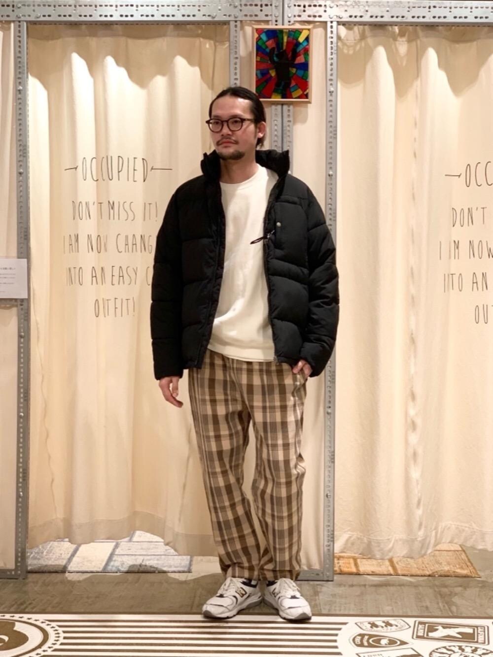 「ビッグシルエット、楽チンコーデ、シェフパンツ、SALEアウター、ロゴ・コーエンベア、カラバリアイテム、ユニセックスで楽しめる冬アイテム、冬のあったかアウター」｜「coenの【女性にもオススメ】シェフパンツ"CHEF PANTS"(一部WEB限定カラー)(イージーパンツ/バルーンパンツ/チェック/ストライプ)#（その他パンツ、その他）」を使った、coen あおきさん（メンズ・181cm）の冬コーディネートの1枚目の写真