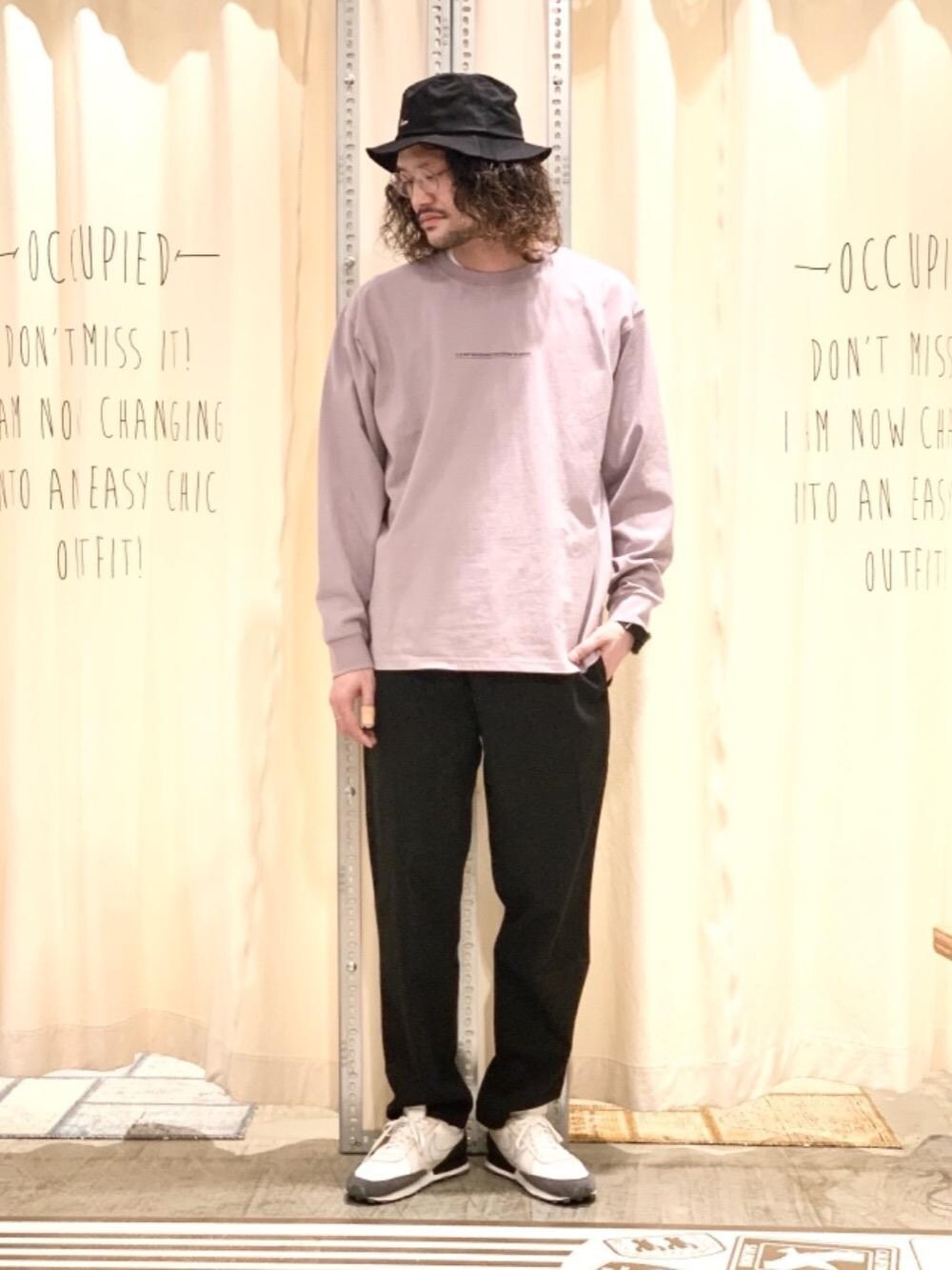 「スニーカーコーデ、ユニセックス、春カラー、淡色コーデ、シェフパンツ、2021春新作、春のオシャレはパンツから、春こーで」｜「coenの【WEB限定カラー】USAコットンシェフパンツ"CHEF PANTS"#（その他パンツ、ブラック系）」を使った、coen あおきさん（メンズ・181cm）の春コーディネートの1枚目の写真