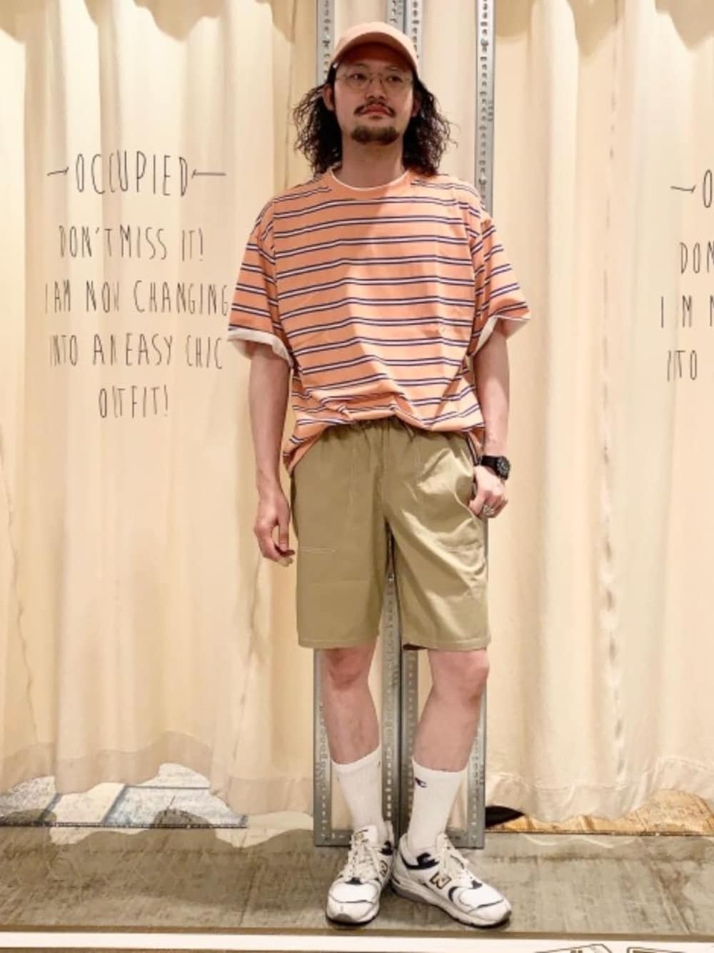 「ビッグシルエット、ショートパンツ、スニーカーコーデ、淡色コーデ、着回し抜群、ニュアンスカラー、シェフパンツ、カラバリアイテム、きゃっぷ、coen Tシャツコレクション2021」｜「coenのカラーベースボールキャップ２（キャップ、ピンク系）」を使った、coen あおきさん（メンズ・181cm）の夏コーディネートの1枚目の写真