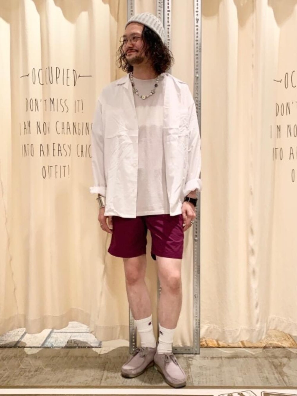「ビッグシルエット、ショートパンツ、ホワイトコーデ、夏コーデ、オープンカラーシャツ、カラバリアイテム、1万円以下コーデ、おしゃれに快適に！機能性素材」｜「coenの水陸両用2WAYバギーショーツ（その他パンツ、パープル系）」を使った、coen あおきさん（メンズ・181cm）の夏コーディネートの1枚目の写真
