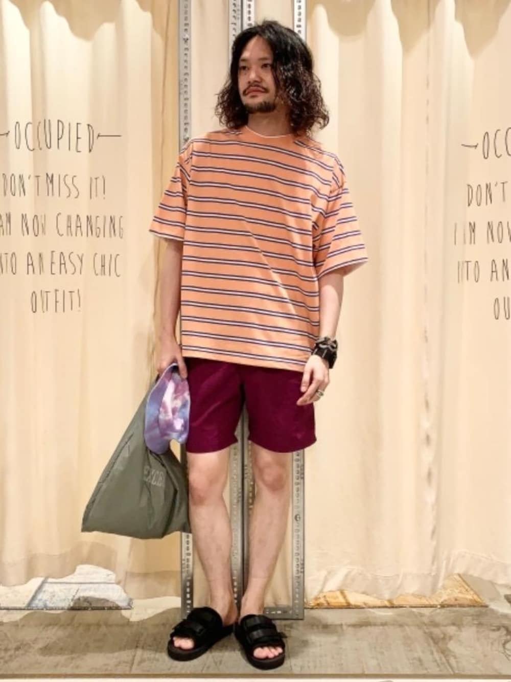 「ビッグシルエット、夏コーデ、ショーツスタイル、着回し抜群、女性にもオススメ！MENSパンツ、カラバリアイテム、1万円以下コーデ」｜「coenの水陸両用2WAYバギーショーツ（その他パンツ、パープル系）」を使った、coen あおきさん（メンズ・181cm）の夏コーディネートの1枚目の写真