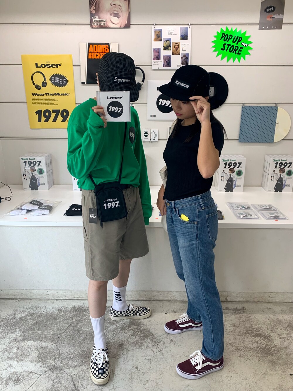 「1997、youthloser、supreme、VANS、ootd、keiくん、シンプルコーデ、夏、低身長、ストリート」｜「VANSのVANS ヴァンズ OLD SKOOL DX オールドスクール V36CL+ BURGUNDY（スニーカー、レッド系）」を使った、kaedeさん（レディース・155cm）の秋コーディネートの1枚目の写真