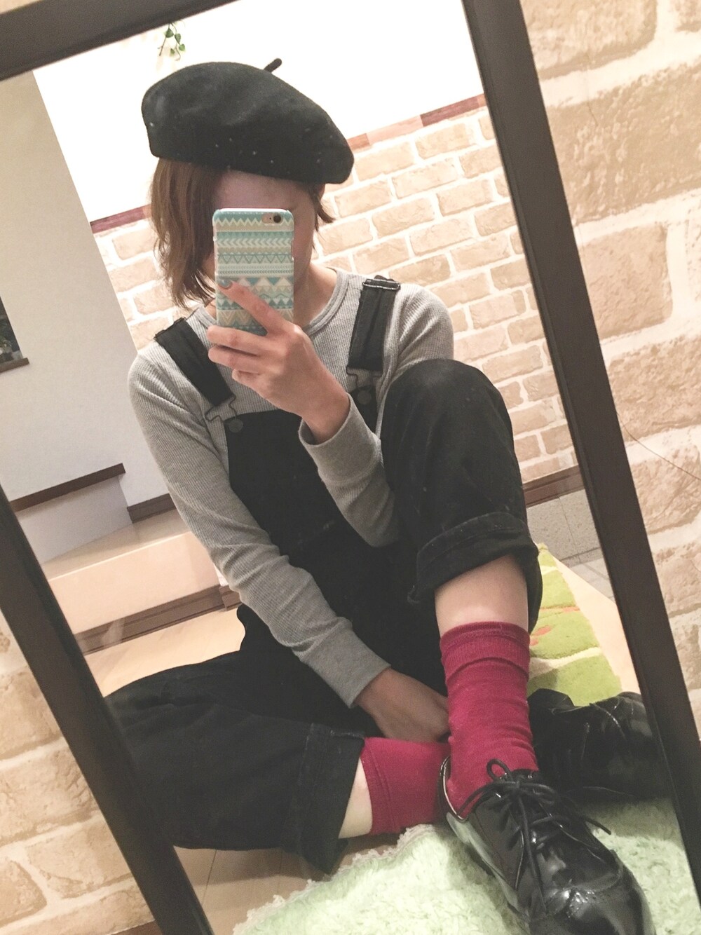 「カジュアル、ootd、サロペット、GU、FREAK’Ｓ STORE、メンズライク、春コーデ、シンプル」｜「GUのアイテム（ソックス/靴下、レッド系）」を使った、n.t.m0626さん（レディース・154cm）の春コーディネートの1枚目の写真