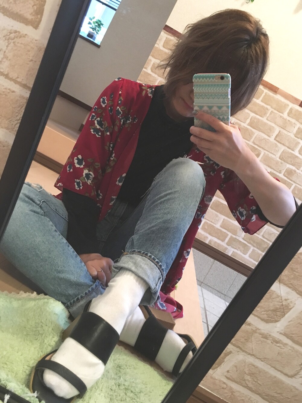 「花柄、花柄ｶﾞｳﾝ、しまむら、Ungrid、プチプラ、ootd、outfit、フォローミー、カジュアル、シンプル」｜「しまむらのアイテム（サンダル、ブラック系）」を使った、n.t.m0626さん（レディース・154cm）の春コーディネートの1枚目の写真