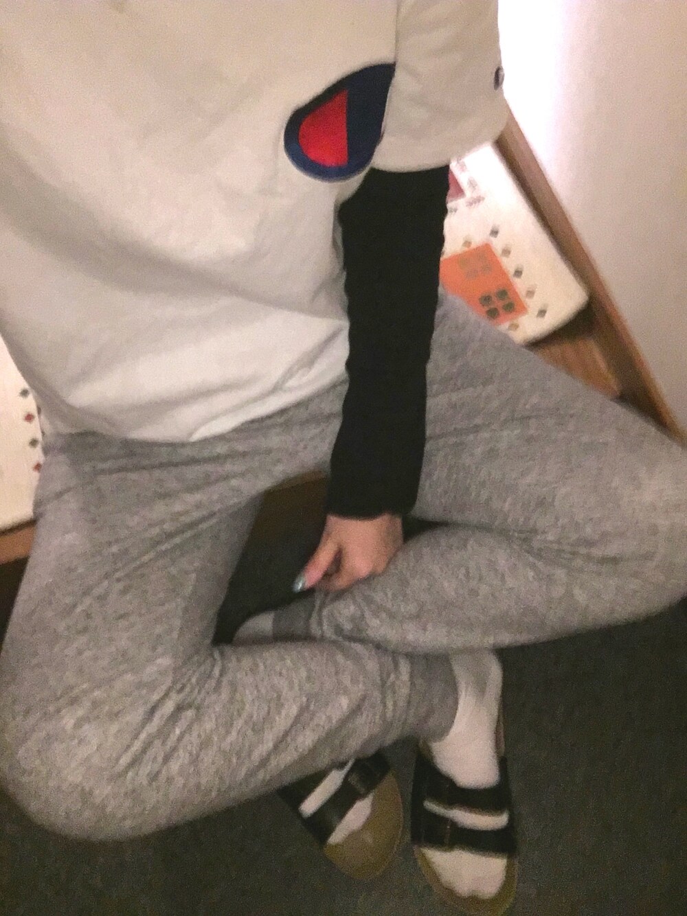「休日スタイル、シンプル、ＧＷ、ラフ、カジュアル、スウェット、チャンピオン、楽チンコーデ、ootd、メンズライク」｜「UNIQLOのWOMEN ミラノリブカットソージョガーパンツ（その他パンツ、グレー系）」を使った、n.t.m0626さん（レディース・154cm）の春コーディネートの1枚目の写真
