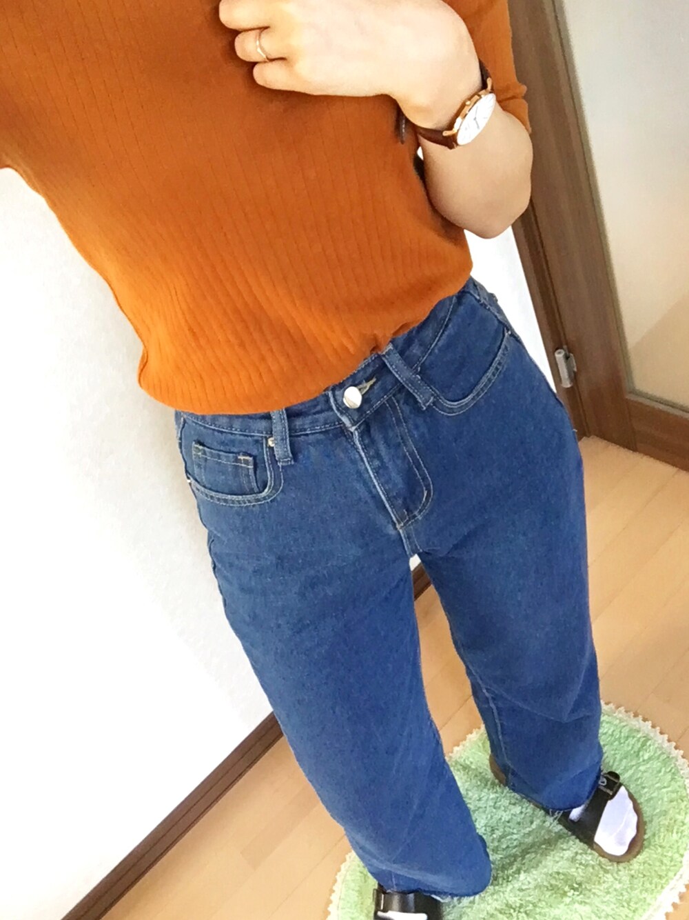 「大人カジュアル、fashion、夏、ワイドデニム、ママコーデ、ootd、リブT、オトナカジュアル、メンズライク、シンプル」｜「UNIQLOのリブハイネックT(5分袖)（Tシャツ/カットソー、ブラウン系）」を使った、n.t.m0626さん（レディース・154cm）の春コーディネートの1枚目の写真