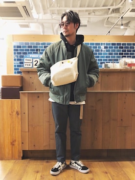 「OMNIGOD（オムニゴッド）のアイテム（バッグ）」を使った、RYOさん（メンズ・168cm）の冬コーディネート