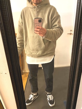 Tシャツ カットソーを使った ベージュパーカー のメンズ人気ファッションコーディネート Wear