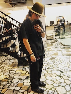 「Etudes Studio（エチュードスタジオ）のアイテム」を使った、許志安さん（メンズ・170cm）の秋コーディネート