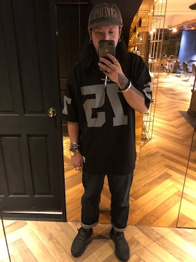 「C.E（シーイー）のアイテム（帽子）」を使った、許志安さん（メンズ・170cm）の秋コーディネート