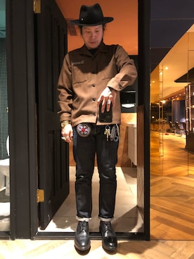 「LAROSE PARIS（ラロースパリ）のアイテム」を使った、許志安さん（メンズ・170cm）の秋コーディネート