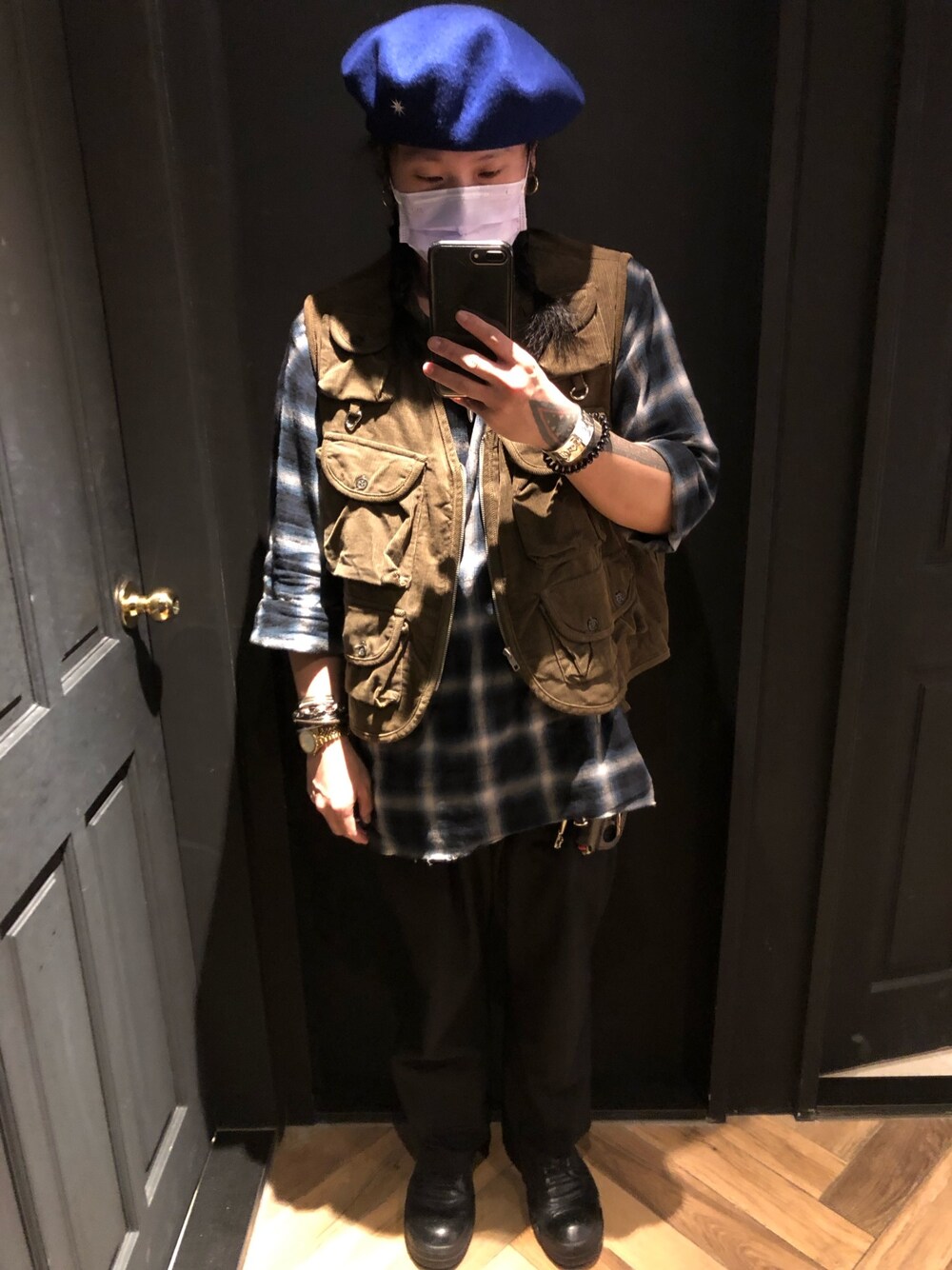 「GDCのアイテム（ハンチング/ベレー帽、ブルー系）」を使った、許志安さん（メンズ・170cm）の冬コーディネートの1枚目の写真