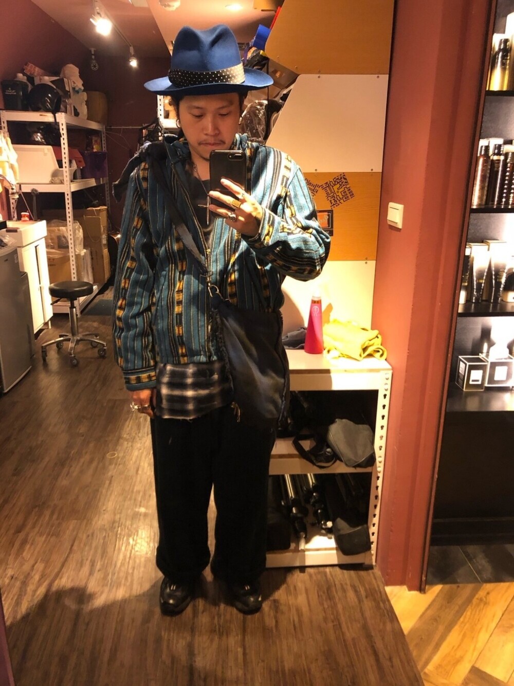「TENDERLOINのアイテム（ジャケット/アウター、ブルー系）」を使った、許志安さん（メンズ・170cm）の春コーディネートの1枚目の写真