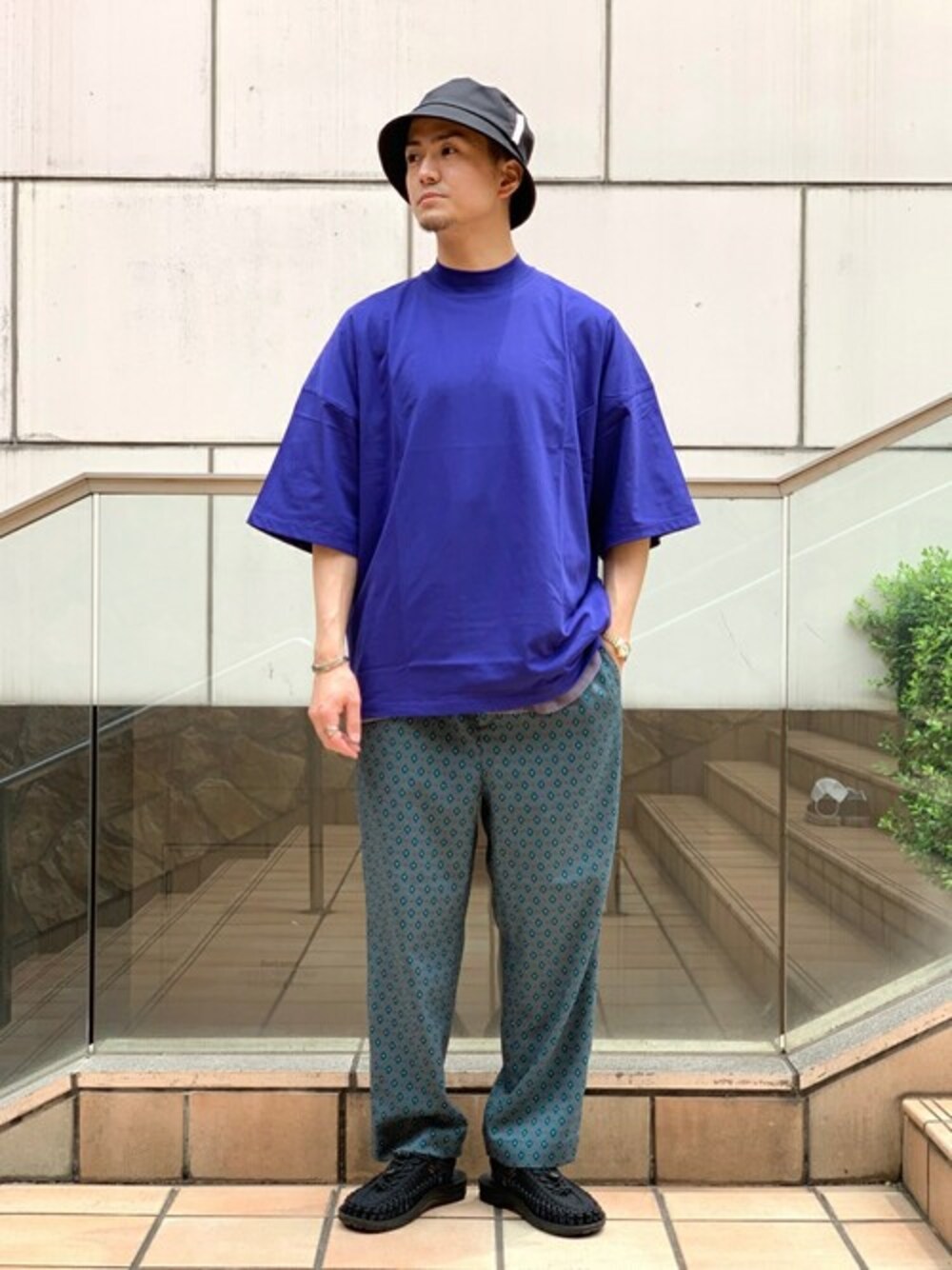 「417 EDIFICEのHGサイロプレミアム テンジクモックネックTEE（Tシャツ/カットソー、ブルー系）」を使った、なりさん（メンズ・173cm）の夏コーディネートの1枚目の写真