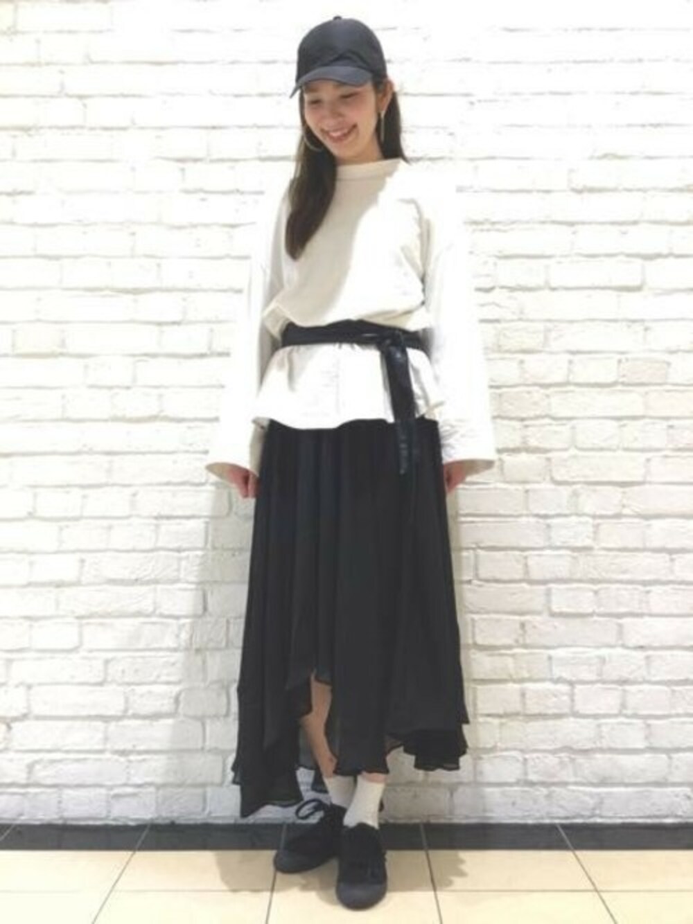 「フレアスカート、JEANASiS、モノトーン、ジーナシス、スポーツミックス、BigT、サッシュベルト」｜「JEANASISのBIGクルーLS/745220 （Tシャツ/カットソー、ホワイト系）」を使った、JEANASISららぽーとTOKYO-BAY STAFFさん（レディース・170cm）の春コーディネートの1枚目の写真