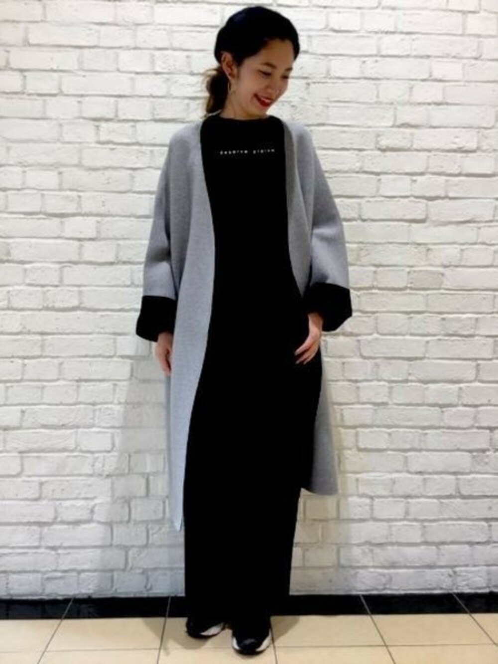「ビッグシルエット、ロゴT、JEANASiS、ジーナシス、ロングカーディガン、ゆるコーデ、秋コーデ、コーディガン」｜「JEANASISのリバーシブルノーカラーコーディガン/763354（ノーカラージャケット、グレー系）」を使った、JEANASISららぽーとTOKYO-BAY STAFFさん（レディース・170cm）の秋コーディネートの1枚目の写真