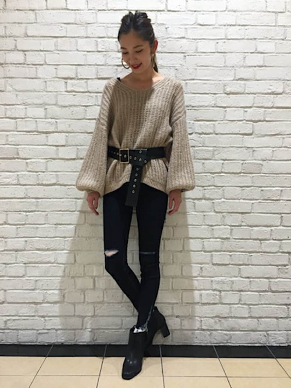 「JEANASiS、ゆるニット、ジーナシス、モヘアニット、サイドゴアブーツ、ウエストマーク、スキニーデニム、ダメージデニムパンツ」｜「JEANASISの3Gモヘアカタアゼプルオーバー/773516（ニット/セーター、ベージュ系）」を使った、JEANASISららぽーとTOKYO-BAY STAFFさん（レディース・170cm）の秋コーディネートの1枚目の写真