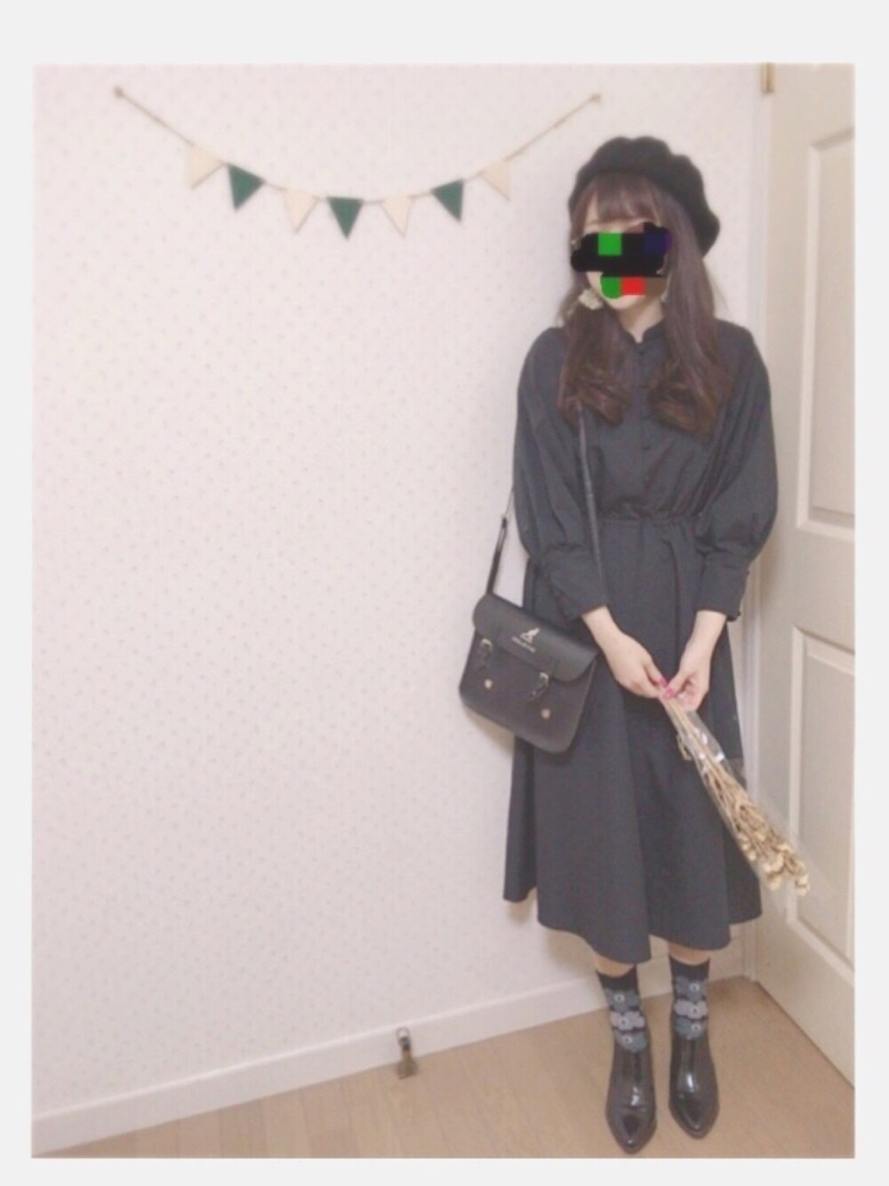 「クリスマス、ブラックコーデ、マリメッコ、ootd、カンゴール、かばん開きっぱなし、だいたいいつも空いてる、レベッカブティック」｜「KANGOLのアイテム（ショルダーバッグ、ブラック系）」を使った、@さん（レディース・155cm）の冬コーディネートの1枚目の写真