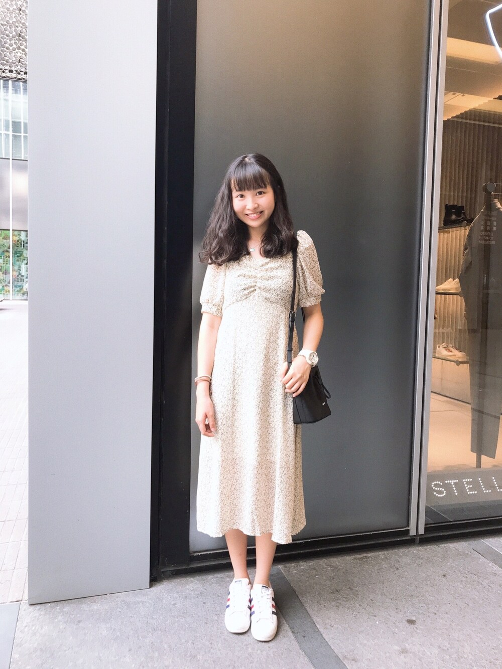 「Taiwan、TAIPEI、ootd、夏、街頭穿搭、日系極簡、tiffany&co、agnes b.、adidas、adidas originals」｜「adidas Originalsのアイテム（スニーカー、ホワイト系）」を使った、Shany🇹🇼さん（レディース・160cm）の夏コーディネートの1枚目の写真