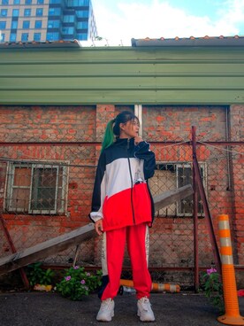 「高領運動外套のアイテム（ジャケット/アウター、レッド系）」を使った、一米五小隻女さん（レディース・152cm）の秋コーディネート