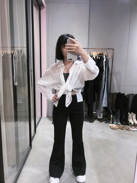 「壓紋側開叉襯衫のアイテム（シャツ/ブラウス、ホワイト系）」を使った、一米五小隻女さん（レディース・152cm）の秋コーディネート