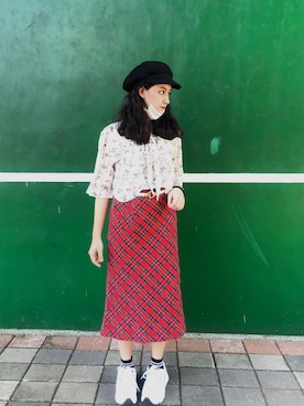 「碎花透膚上衣のアイテム（トップス、ベージュ系）」を使った、一米五小隻女さん（レディース・152cm）の秋コーディネート