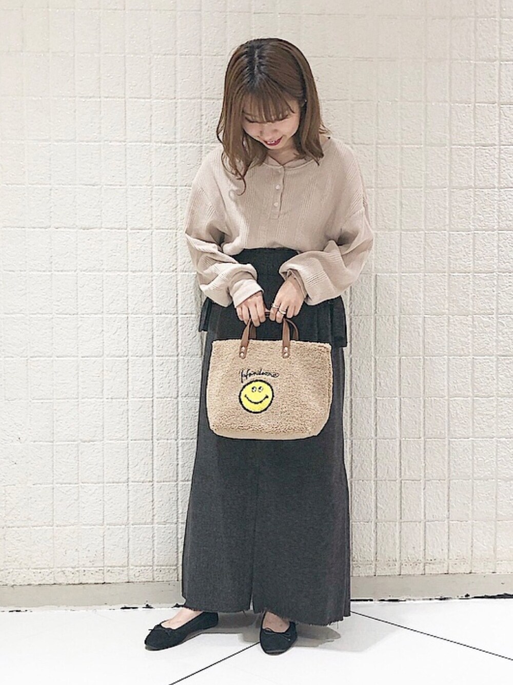 「ベージュ、ボア、バッグ、冬コーデ、ブラウン、ootd、低身長、お洒落さんとつながりたい、accommode、アコモデ」｜「ACCOMMODEのハンサムスマイルモコトート（ショルダーバッグ、イエロー系）」を使った、Mizuho.Mさん（レディース・151cm）の秋コーディネートの1枚目の写真