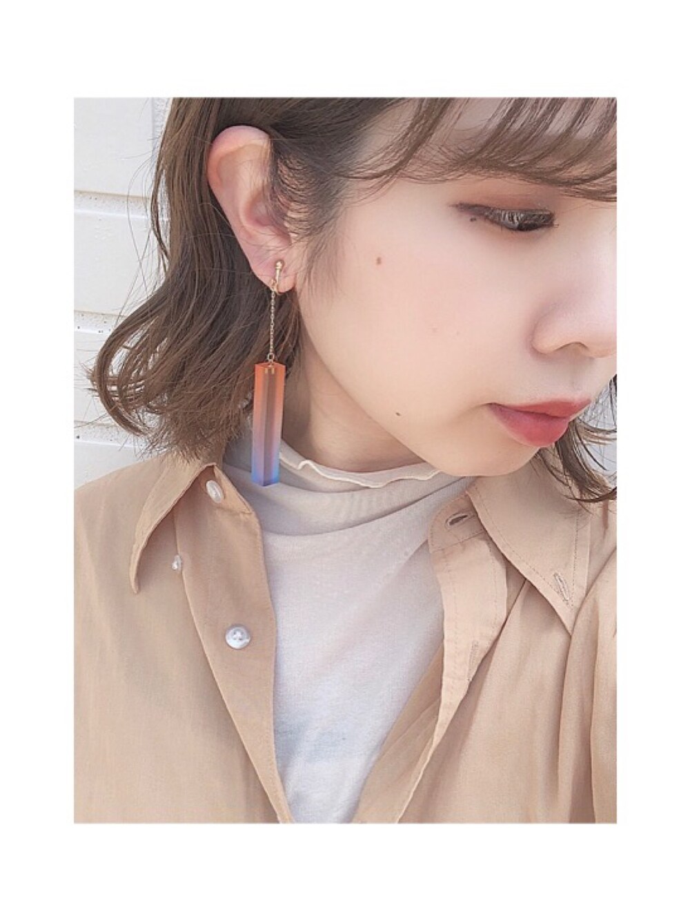 「イヤリング、ピアス、オレンジ、アクセサリー、春コーデ、シャツスタイル、おしゃれさんと繋がりたい、accommode、アコモデ、おうちファッション」｜「ACCOMMODEのサンライズイヤリング（イヤリング、オレンジ系）」を使った、Mizuho.Mさん（レディース・151cm）の春コーディネートの1枚目の写真
