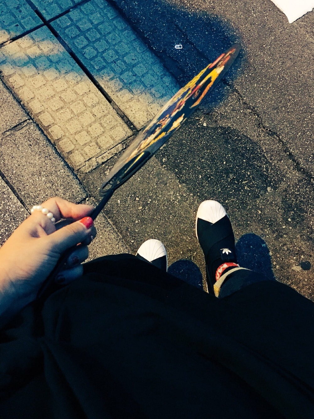 「おでかけ、黒コーデ、祭り」｜「adidasのADIDAS SUPER STAR SLIPON W / アディダス スーパースター スリッポン（スニーカー、ブラック系）」を使った、山藤さん（レディース・155cm）の夏コーディネートの1枚目の写真